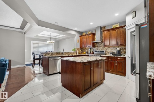 1232 Cunningham Drive, Edmonton, AB - Indoor Photo Showing Kitchen With Upgraded Kitchen