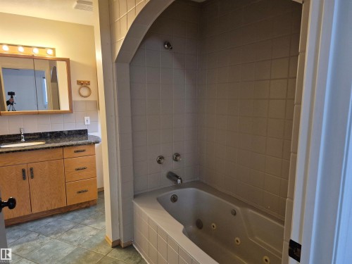 56506 Rr 34, Rural Lac Ste. Anne County, AB - Indoor Photo Showing Bathroom