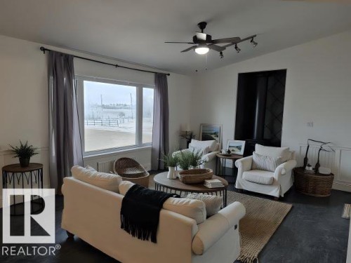 56506 Rr 34, Rural Lac Ste. Anne County, AB - Indoor Photo Showing Living Room