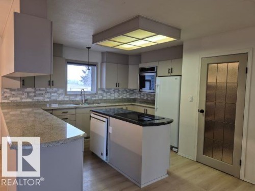 56506 Rr 34, Rural Lac Ste. Anne County, AB - Indoor Photo Showing Kitchen