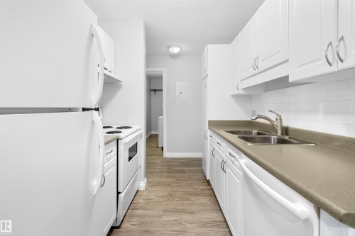 304 11446 40 Avenue, Edmonton, AB - Indoor Photo Showing Kitchen With Double Sink