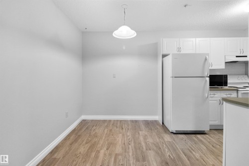 304 11446 40 Avenue, Edmonton, AB - Indoor Photo Showing Kitchen