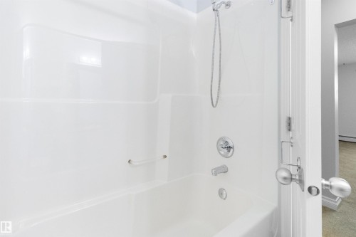 304 11446 40 Avenue, Edmonton, AB - Indoor Photo Showing Bathroom