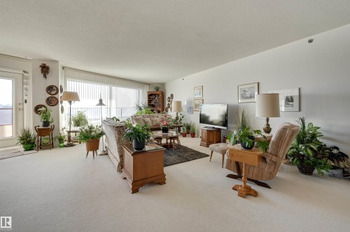1401 12319 Jasper Avenue, Edmonton, AB - Indoor Photo Showing Living Room
