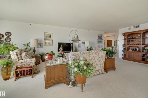 1401 12319 Jasper Avenue, Edmonton, AB - Indoor
