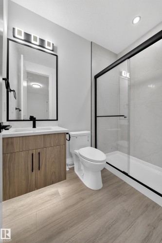 2010 Collip Crescent, Edmonton, AB - Indoor Photo Showing Bathroom