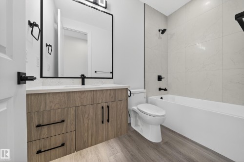 2010 Collip Crescent, Edmonton, AB - Indoor Photo Showing Bathroom
