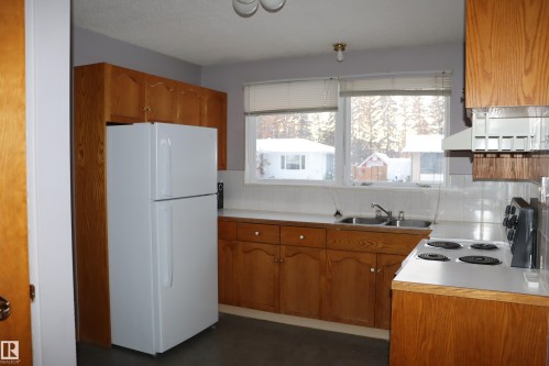 5207 55A St., Wetaskiwin, AB - Indoor Photo Showing Kitchen With Double Sink