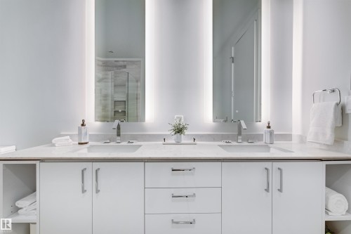 4501 10360 102 Street, Edmonton, AB - Indoor Photo Showing Bathroom