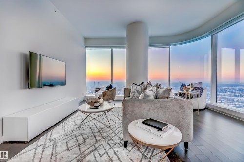 4501 10360 102 Street, Edmonton, AB - Indoor Photo Showing Living Room