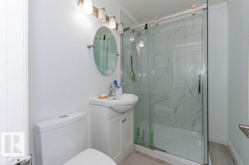 9738 152 Street, Edmonton, AB - Indoor Photo Showing Bathroom
