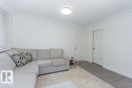 9738 152 Street, Edmonton, AB - Indoor