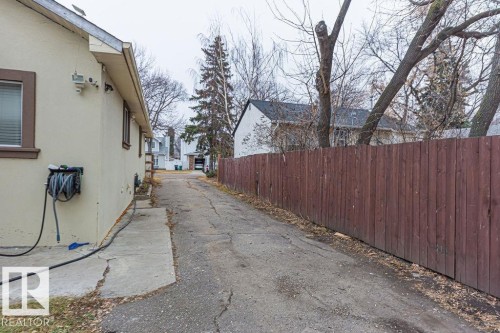 9738 152 Street, Edmonton, AB - Outdoor