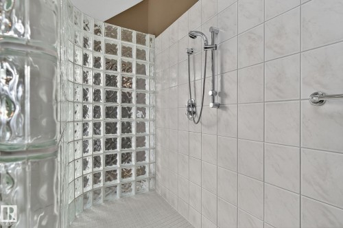 8835 159A Avenue, Edmonton, AB - Indoor Photo Showing Bathroom