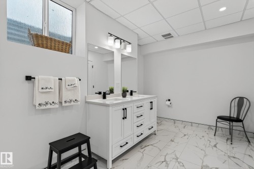 8835 159A Avenue, Edmonton, AB - Indoor