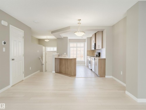 44 9151 Shaw Way, Edmonton, AB - Indoor Photo Showing Kitchen