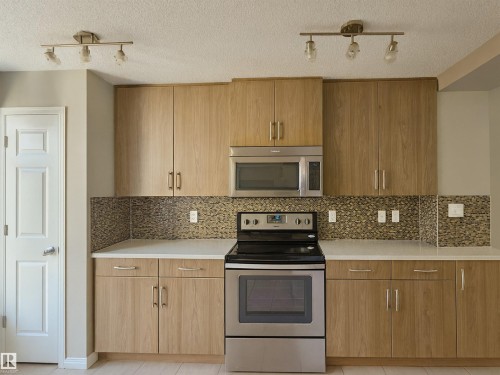 44 9151 Shaw Way, Edmonton, AB - Indoor Photo Showing Kitchen