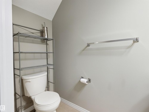44 9151 Shaw Way, Edmonton, AB - Indoor Photo Showing Bathroom