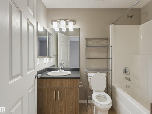 44 9151 Shaw Way, Edmonton, AB - Indoor Photo Showing Bathroom