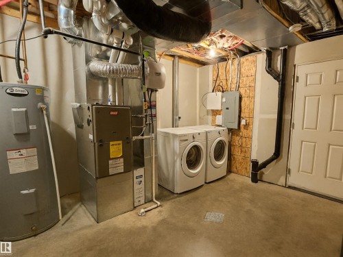 44 9151 Shaw Way, Edmonton, AB - Indoor Photo Showing Laundry Room