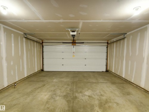 44 9151 Shaw Way, Edmonton, AB - Indoor Photo Showing Garage