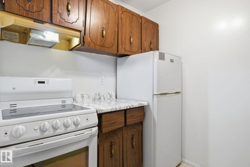 305 11040 82 Street, Edmonton, AB - Indoor Photo Showing Kitchen