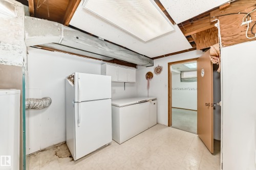 Edmonton, AB - Indoor Photo Showing Laundry Room