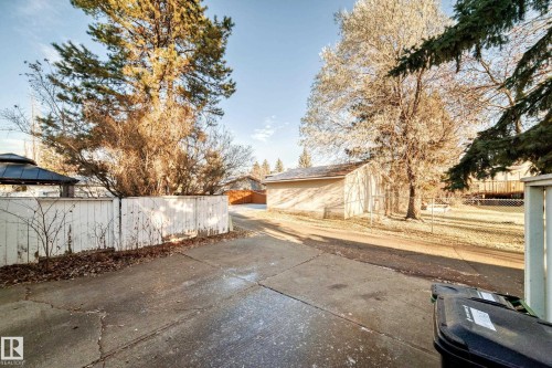 View of concrete driveway - Edmonton, AB - Outdoor