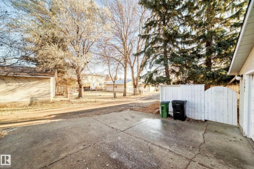 View of yard with a gate and a patio - Edmonton, AB - Outdoor