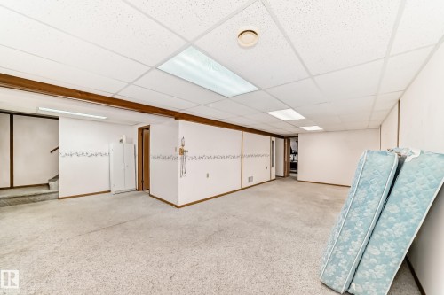 Edmonton, AB - Indoor