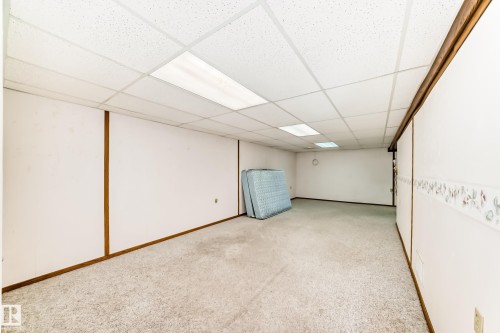 Edmonton, AB - Indoor Photo Showing Other Room