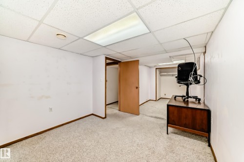 Edmonton, AB - Indoor Photo Showing Other Room