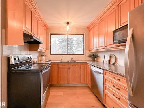 32 Gillian Crescent, St. Albert, AB - Indoor Photo Showing Kitchen