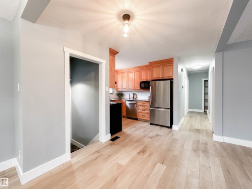 32 Gillian Crescent, St. Albert, AB - Indoor Photo Showing Kitchen