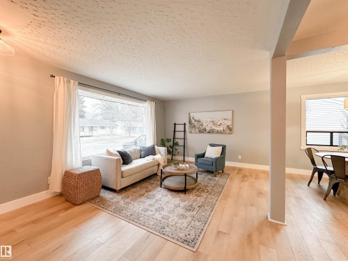 32 Gillian Crescent, St. Albert, AB - Indoor Photo Showing Living Room
