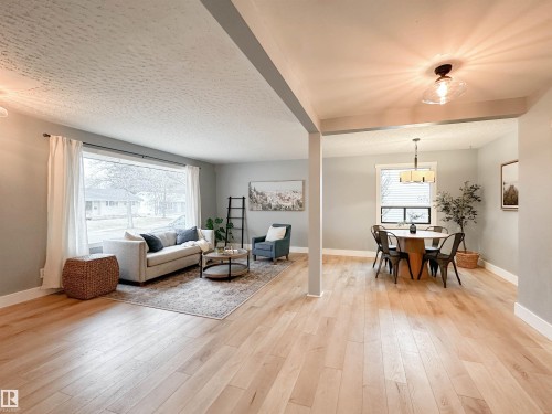 32 Gillian Crescent, St. Albert, AB - Indoor Photo Showing Living Room