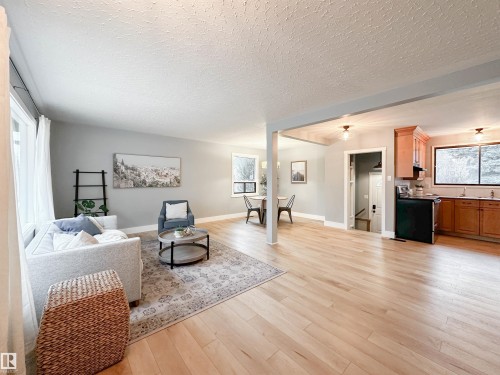 32 Gillian Crescent, St. Albert, AB - Indoor Photo Showing Living Room