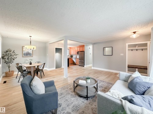 32 Gillian Crescent, St. Albert, AB - Indoor Photo Showing Living Room