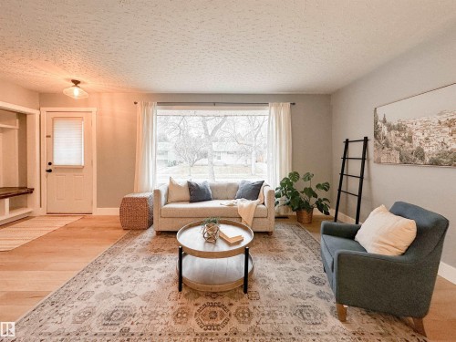 32 Gillian Crescent, St. Albert, AB - Indoor Photo Showing Living Room