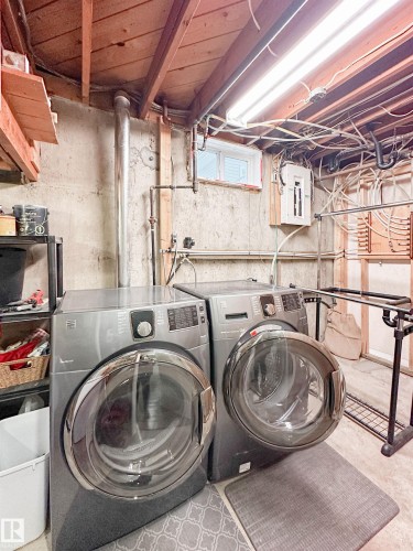 32 Gillian Crescent, St. Albert, AB - Indoor Photo Showing Laundry Room