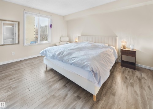 605 9741 110 Street Nw, Edmonton, AB - Indoor Photo Showing Bedroom