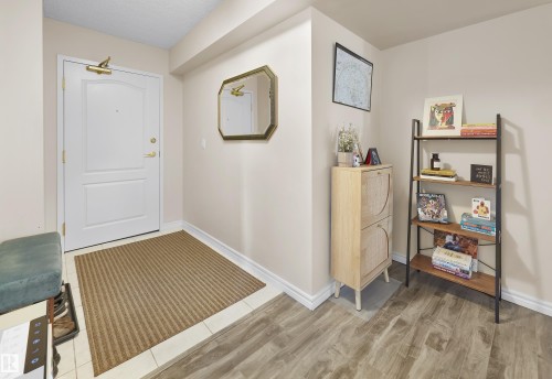 605 9741 110 Street Nw, Edmonton, AB - Indoor