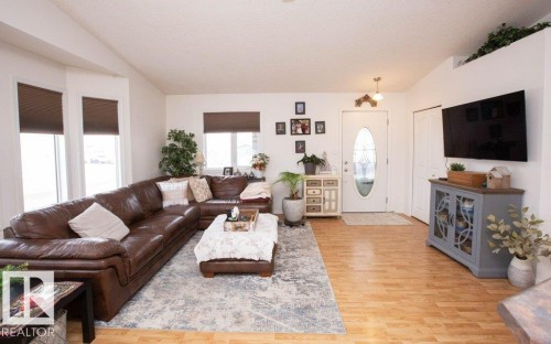 4707 50 Street, Clyde, AB - Indoor Photo Showing Living Room