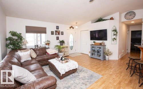 4707 50 Street, Clyde, AB - Indoor Photo Showing Living Room