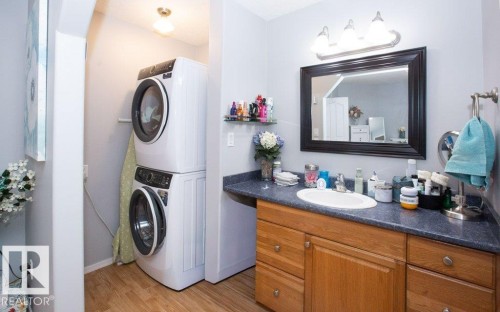 4707 50 Street, Clyde, AB - Indoor Photo Showing Laundry Room