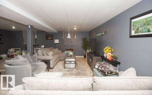 4707 50 Street, Clyde, AB - Indoor Photo Showing Living Room