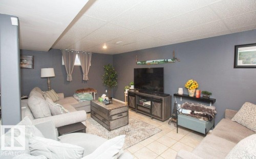 4707 50 Street, Clyde, AB - Indoor Photo Showing Living Room