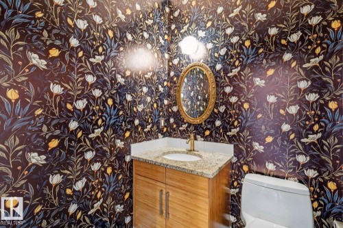 11042 131 Street, Edmonton, AB - Indoor Photo Showing Bathroom