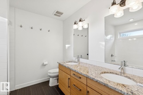 11042 131 Street, Edmonton, AB - Indoor Photo Showing Bathroom