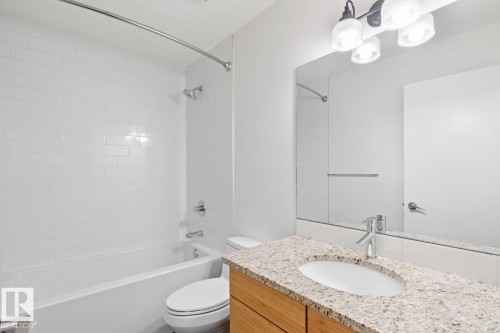 11042 131 Street, Edmonton, AB - Indoor Photo Showing Bathroom